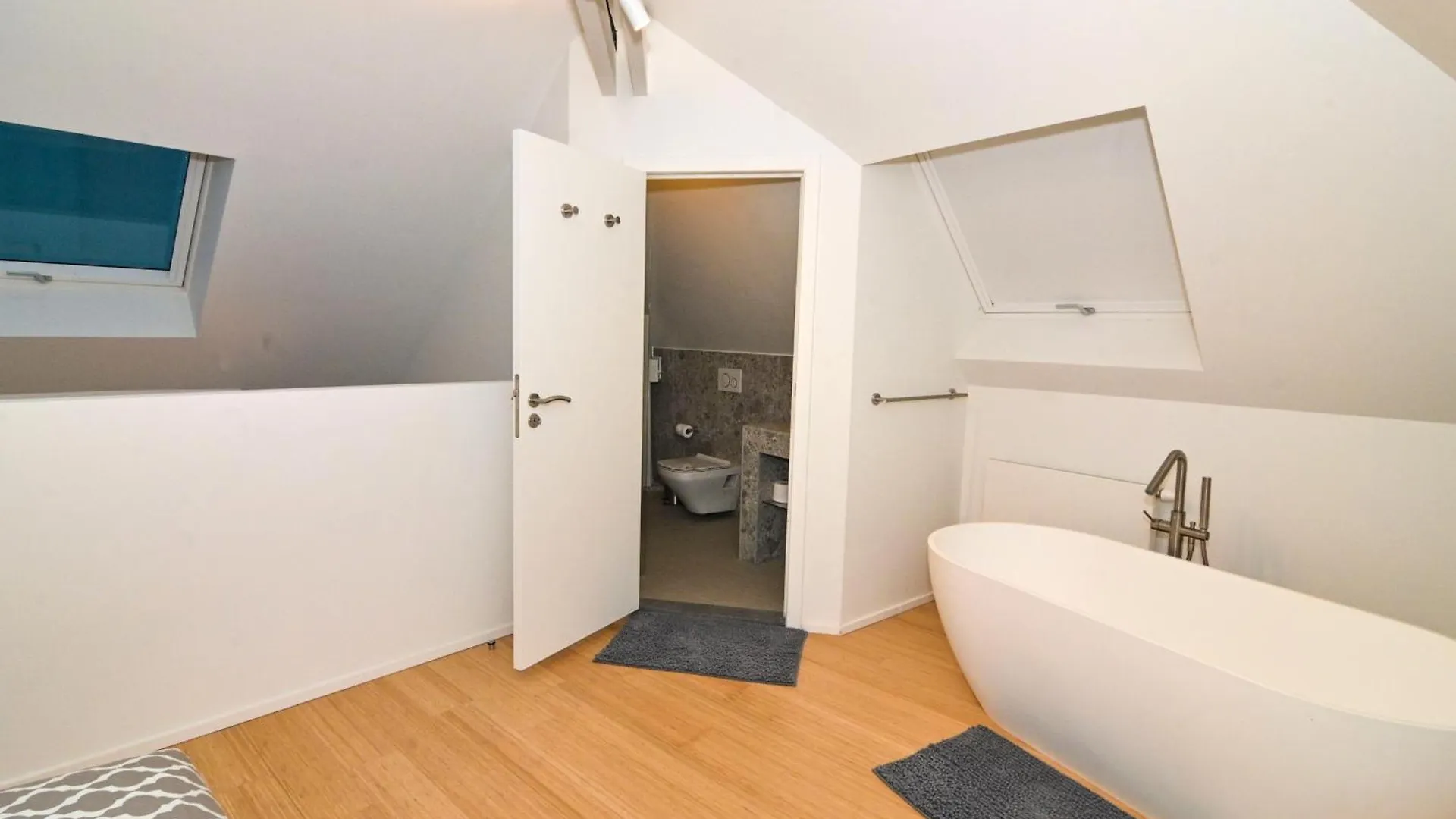 Family Duplex Getaway - Perfectly Positioned For City Adventures Bryssel Lägenhet