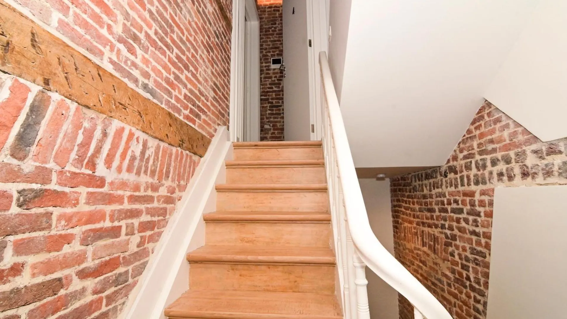 Family Duplex Getaway - Perfectly Positioned For City Adventures Bryssel 0*,  Belgien